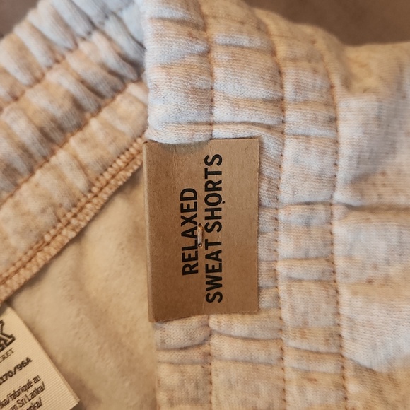 New with tags, Pink relaxed sweat shorts, cream colored, size xxl - Picture 4 of 9